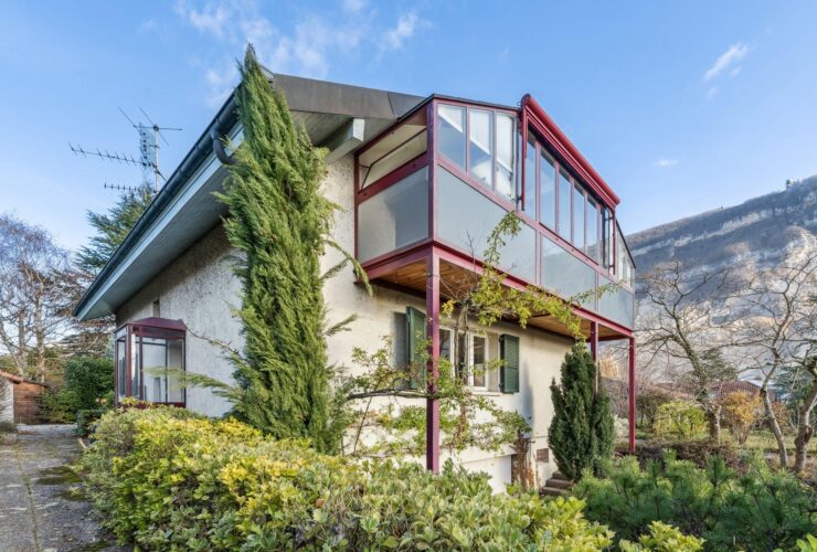 8 Rooms House, Individual house