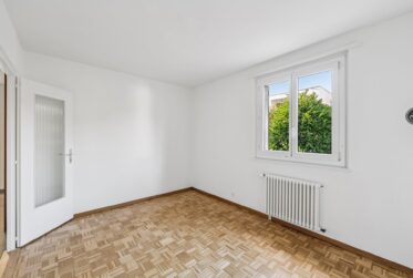 8 Rooms House, Individual house