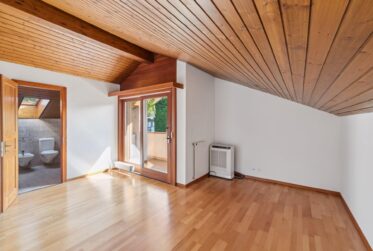 8 Rooms House, Individual house