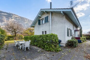 8 Rooms House, Individual house