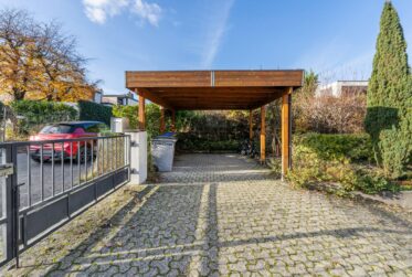 8 Rooms House, Individual house