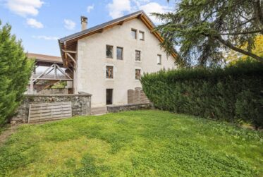 Superbe appartement triplex avec jardin privé à Collex-Bossy