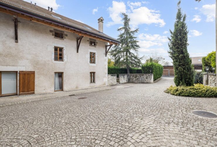 Superbe appartement triplex avec jardin privé à Collex-Bossy