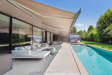 10 Rooms House, Modern house