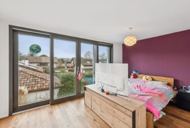 Maison contemporaine HPE avec jardin et terrasses