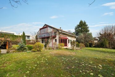 Exclusive: Detached house in the heart of the village of Veyrier