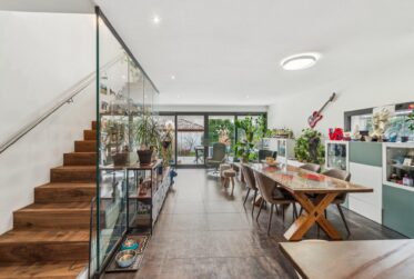 Maison contemporaine HPE avec jardin et terrasses