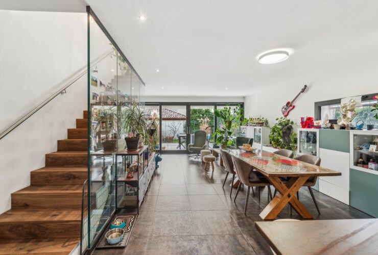 Maison contemporaine HPE avec jardin et terrasses