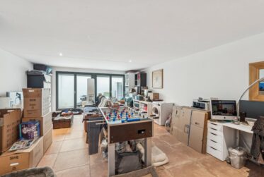 Maison contemporaine HPE avec jardin et terrasses