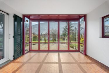 Exclusive: Detached house in the heart of the village of Veyrier
