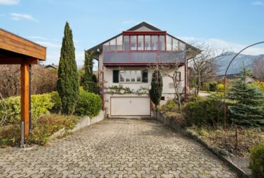 Exclusive: Detached house in the heart of the village of Veyrier