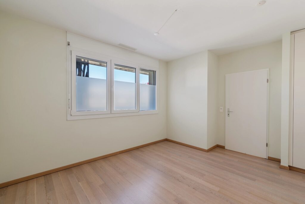 Exclusivité : attique traversant de 5 pièces avec généreuse terrasse et balcon
