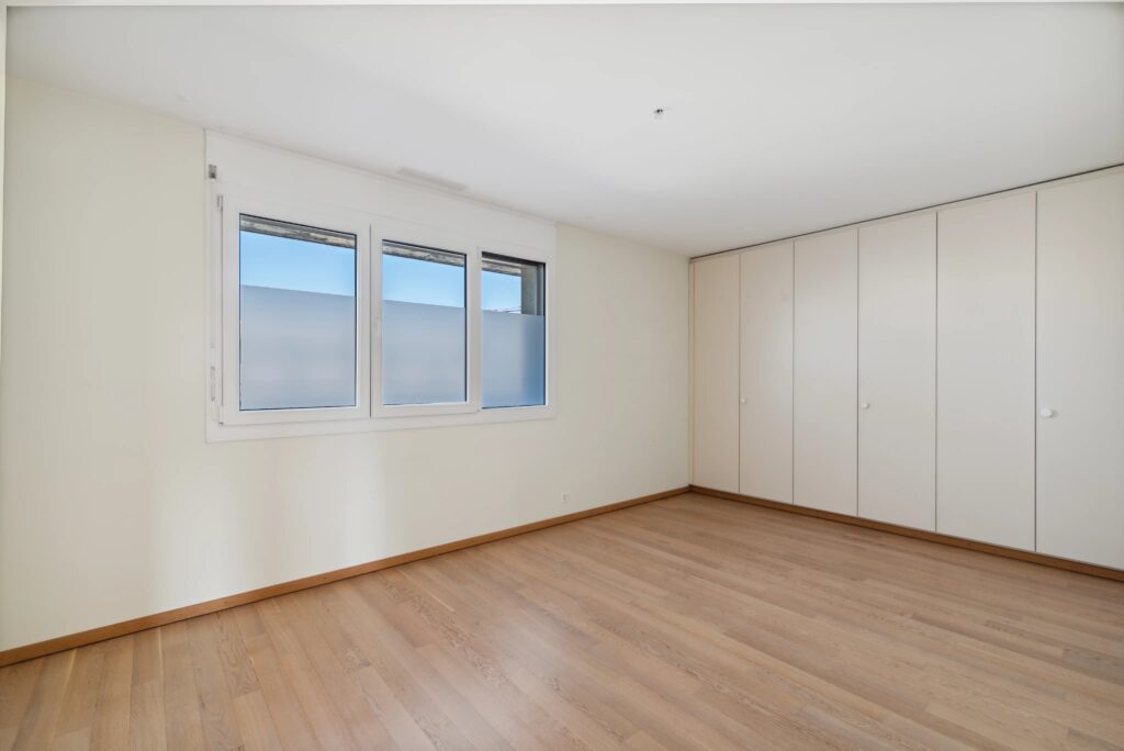 Exclusivité : attique traversant de 5 pièces avec généreuse terrasse et balcon