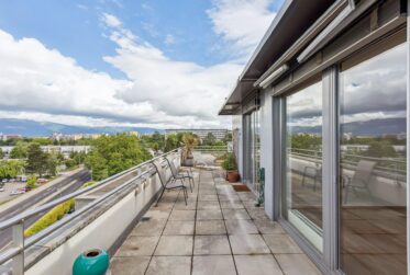 Appartement lumineux, en attique avec terrasse