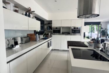 5 Rooms Flat, Apartment with garden