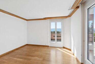 5 Rooms Flat