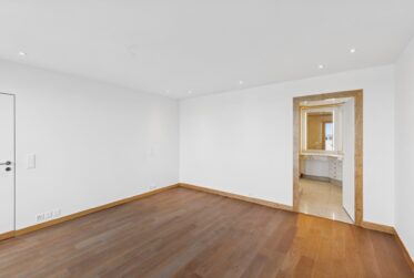 5 Rooms Flat
