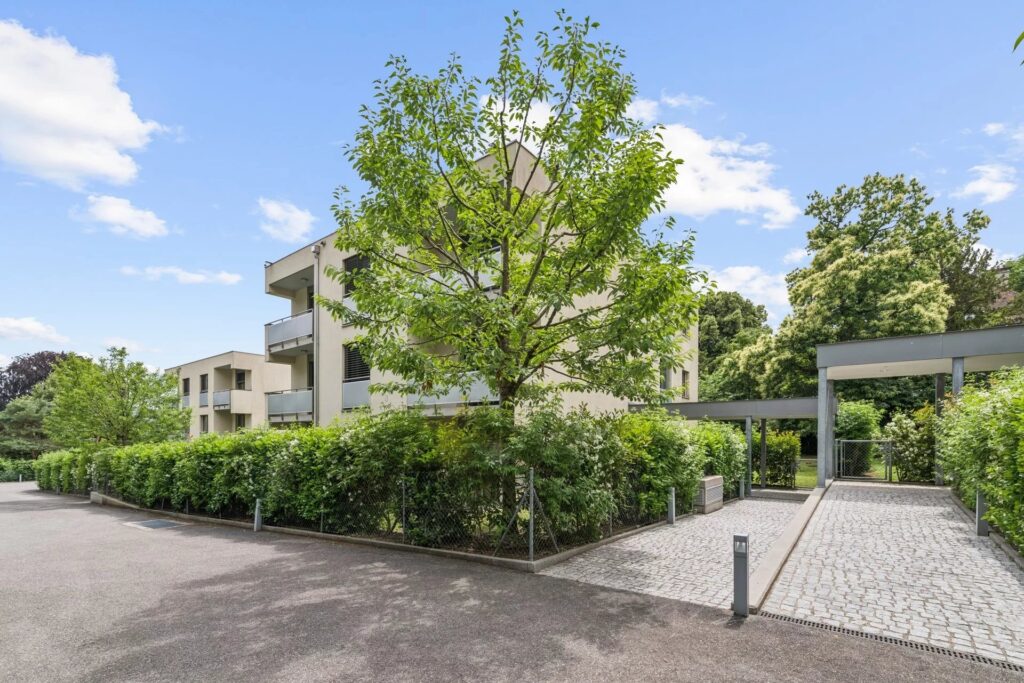 MAGNIFIQUE APPARTEMENT AVEC 4 CHAMBRES & 1300 M² DE JARDIN !
