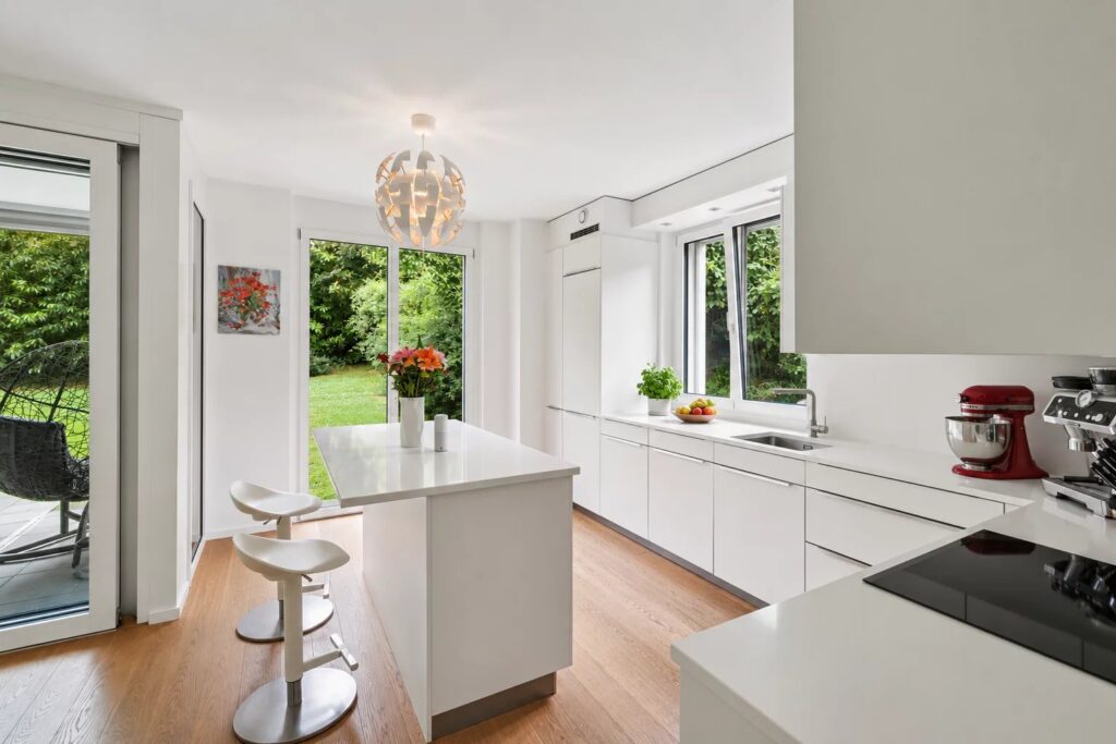 MAGNIFIQUE APPARTEMENT AVEC 4 CHAMBRES & 1300 M² DE JARDIN !
