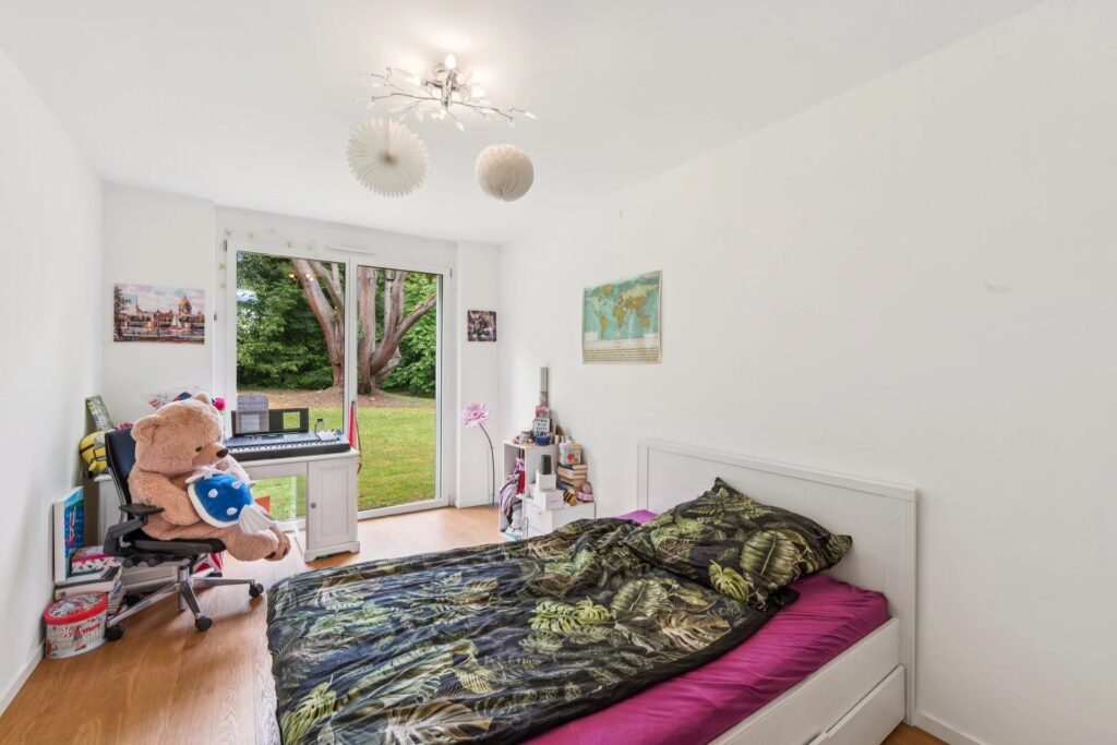 MAGNIFIQUE APPARTEMENT AVEC 4 CHAMBRES & 1300 M² DE JARDIN !