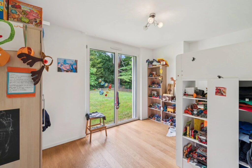 MAGNIFIQUE APPARTEMENT AVEC 4 CHAMBRES & 1300 M² DE JARDIN !