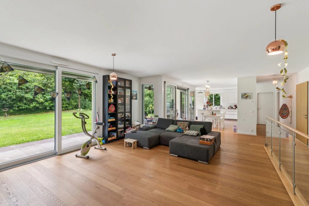 MAGNIFIQUE APPARTEMENT AVEC 4 CHAMBRES & 1300 M² DE JARDIN !