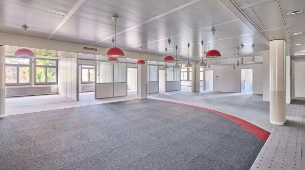 MEYRIN/ZIMEYSA – FOR RENT – Industrial and office space offering 2,884 m² (divisible)