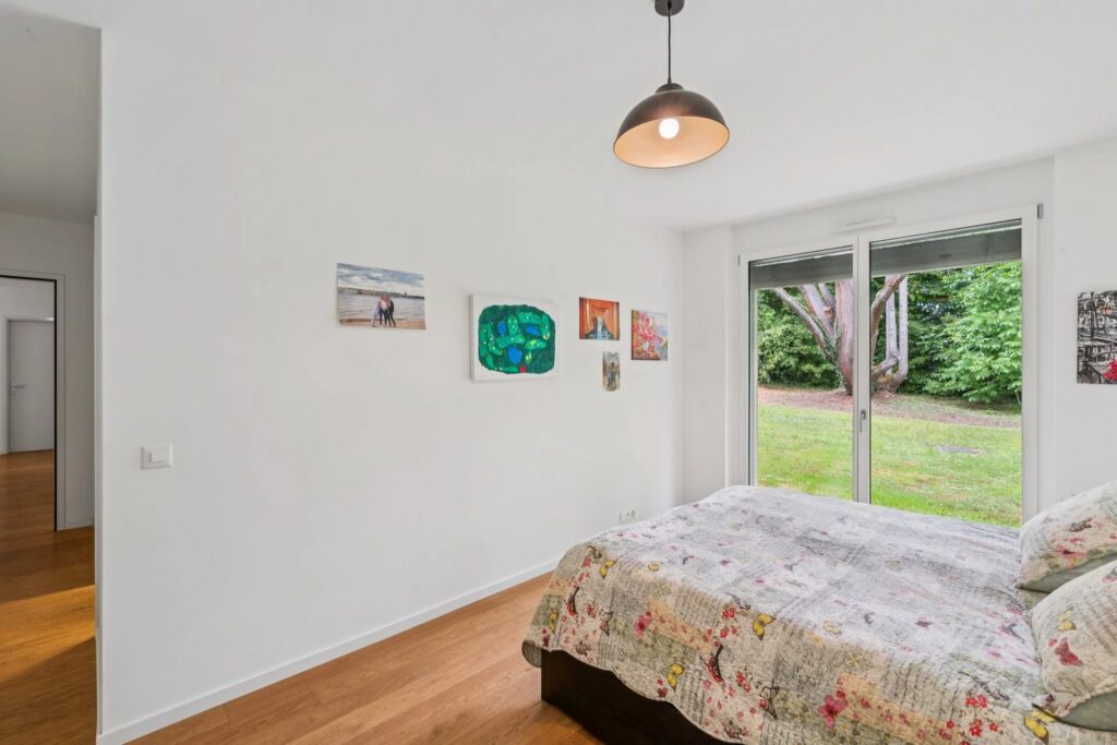 MAGNIFIQUE APPARTEMENT AVEC 4 CHAMBRES & 1300 M² DE JARDIN !