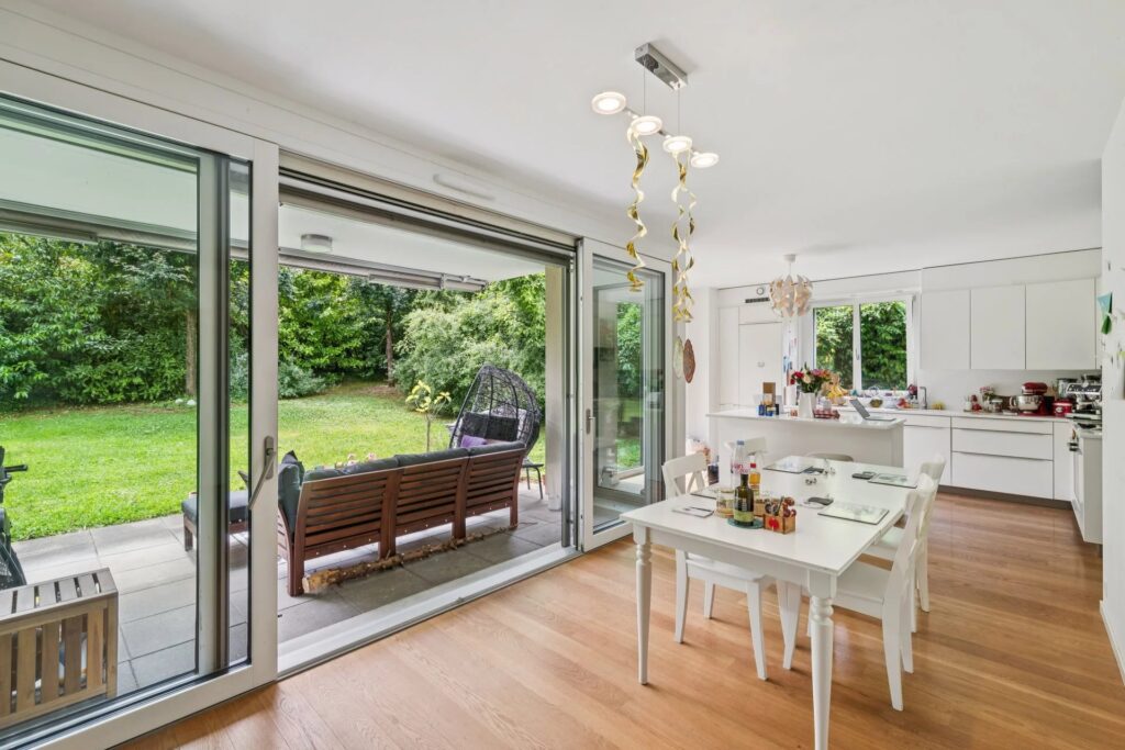 MAGNIFIQUE APPARTEMENT AVEC 4 CHAMBRES & 1300 M² DE JARDIN !