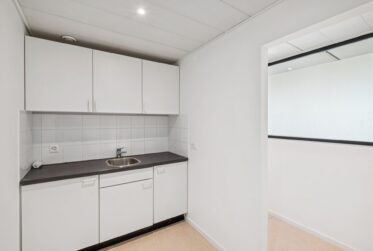 CORNAVIN — BUREAUX 127 M² 4ÈME ÉTAGE - ENTIÈREMENT RÉNOVÉS