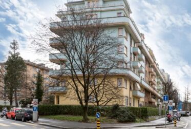 Appartement de 2 pièces et demie situé au deuxième étage d'un bel immeuble Art Déco