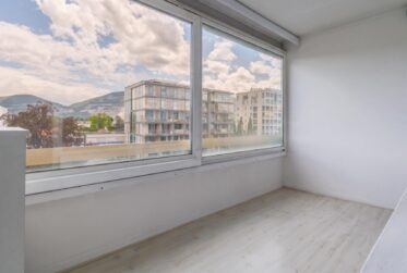 4 Rooms Flat, Flat with front and rear views