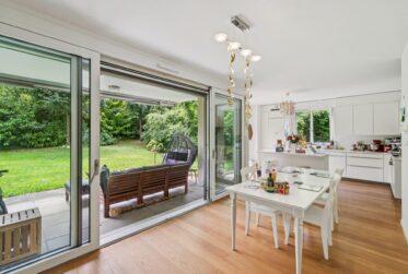 MAGNIFIQUE APPARTEMENT AVEC 4 CHAMBRES & 1300 M² DE JARDIN !