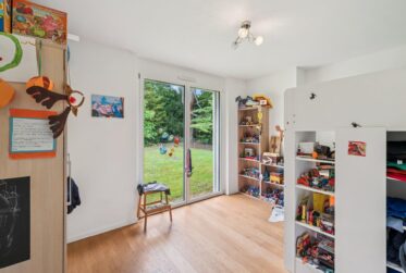 MAGNIFIQUE APPARTEMENT AVEC 4 CHAMBRES & 1300 M² DE JARDIN !