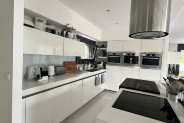 5 Rooms Flat, Apartment with garden