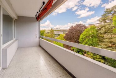 4 Rooms Flat, Flat with front and rear views