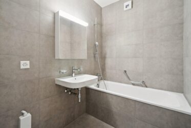 APPARTEMENT DE 3 PIECES RENOVE DANS LA GRANDE TOUR DU LIGNON