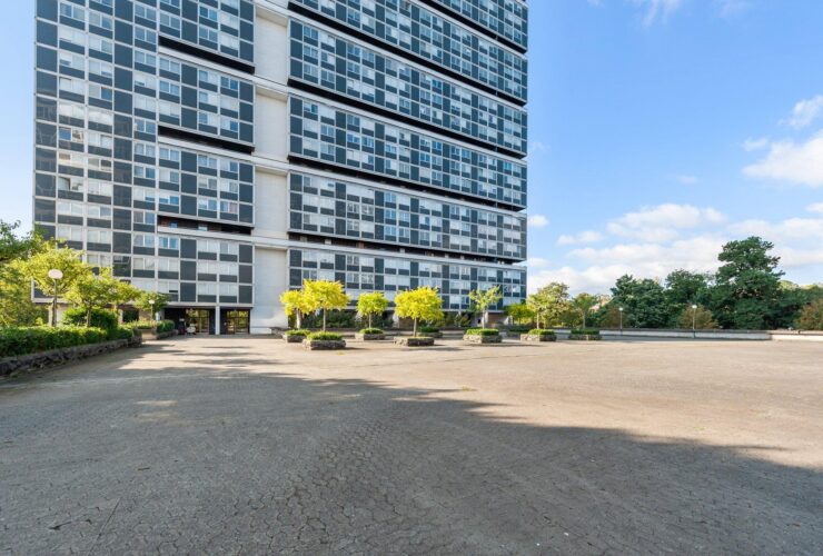 APPARTEMENT DE 3 PIECES RENOVE DANS LA GRANDE TOUR DU LIGNON