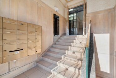8 Rooms Flat