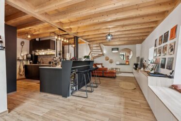6 Rooms House, Village house