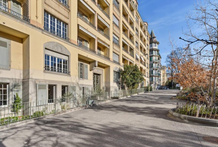 8 Rooms Flat