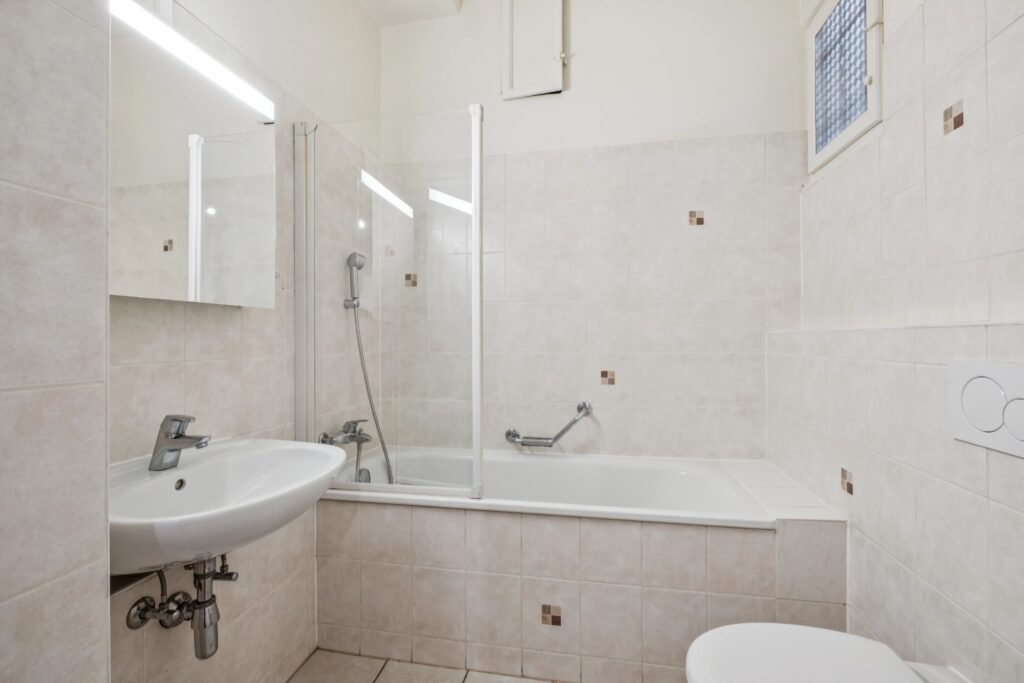 RARE ! Appartement de 5 pièces d’environ 128 m² au 2ème étage – Eaux-Vives