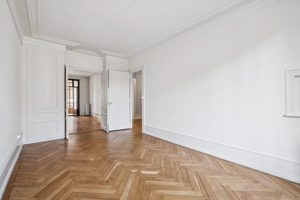 RARE ! Appartement de 5 pièces d’environ 128 m² au 2ème étage – Eaux-Vives