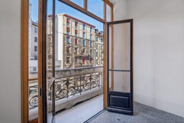 RARE ! Appartement de 5 pièces d’environ 128 m² au 2ème étage – Eaux-Vives