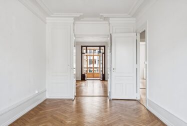 RARE ! Appartement de 5 pièces d’environ 128 m² au 2ème étage – Eaux-Vives