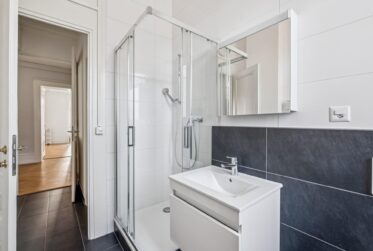 RARE ! Appartement de 5 pièces d’environ 128 m² au 2ème étage – Eaux-Vives