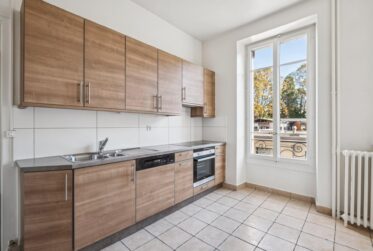 RARE ! Appartement de 5 pièces d’environ 128 m² au 2ème étage – Eaux-Vives
