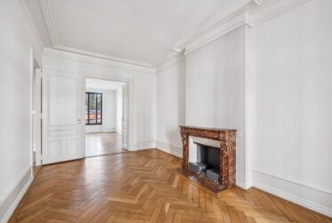 RARE ! Appartement de 5 pièces d’environ 128 m² au 2ème étage – Eaux-Vives