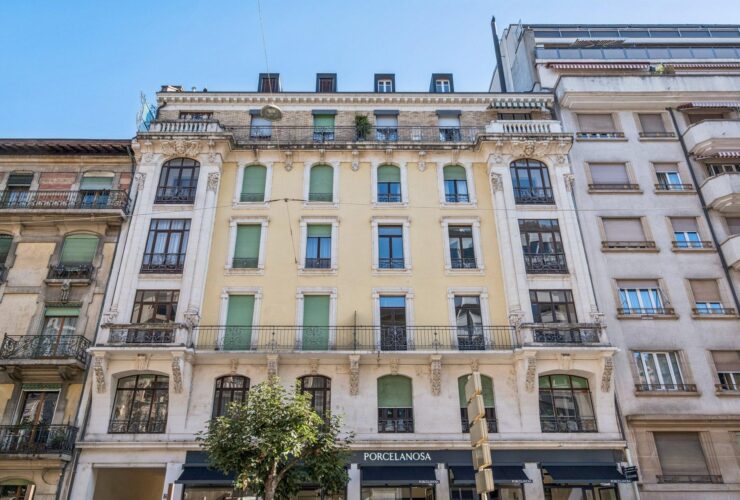 RARE ! Appartement de 5 pièces d’environ 128 m² au 2ème étage – Eaux-Vives